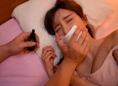 Gã trộn thuốc mê vào đồ ăn của cô em họ xinh đẹp và quan hệ